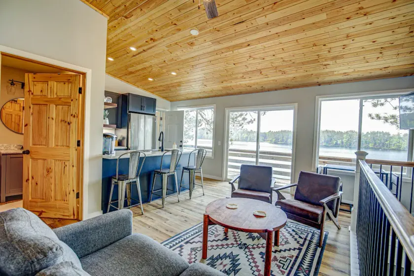 North Star Retreat: Fully Renovated, Duplex-Style Cabin on Beautiful Somo Lake - Image 1