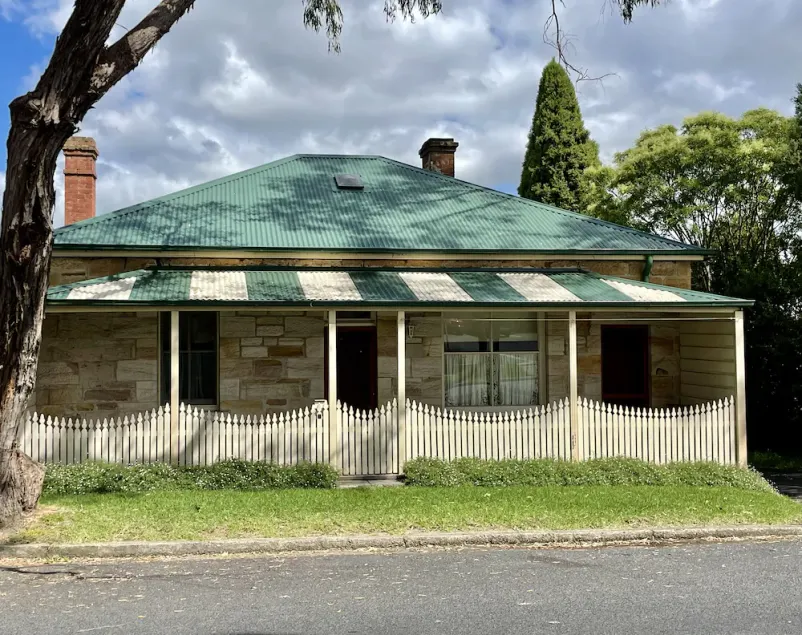 Historic Sandstone cottage fully appointed for all needs & pet friendly as well - Image 1