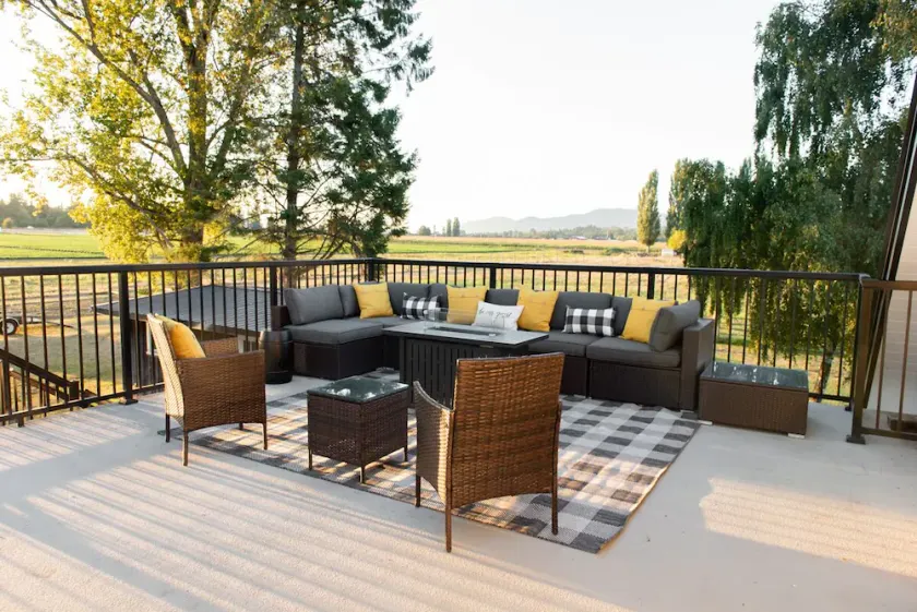 Skagit Valley Farmhouse Loft. Wide Open Spaces and Stunning Balcony Views! - Image 1