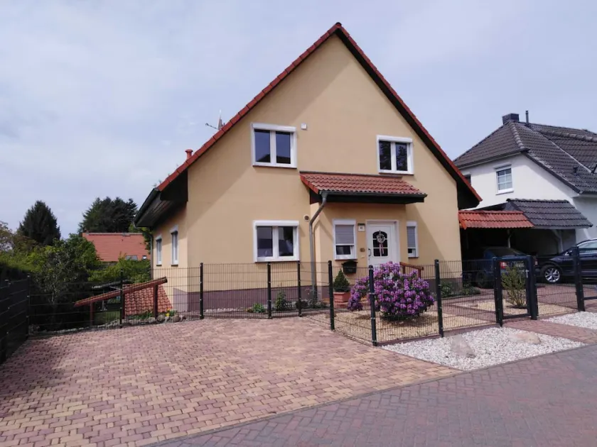 \"Schwalbennest\" Vacation Apartment on the Shores of Lake Motzener See - Image 1