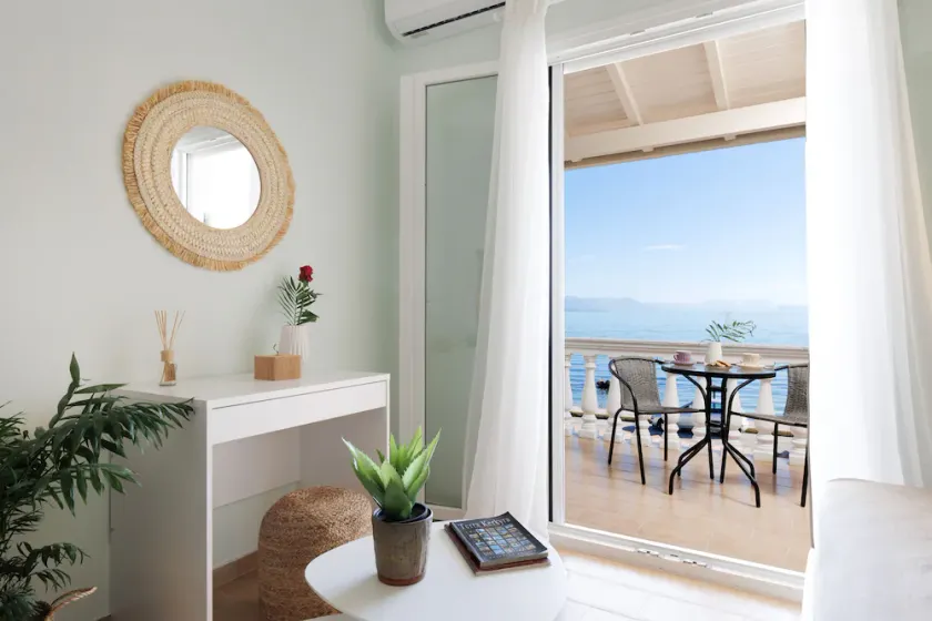 Marina Beachfront Apartment by Konnect, Ipsos - Image 1