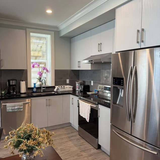 Beachside Vacation Suite in beautiful White Rock, BC, Canada - Image 1