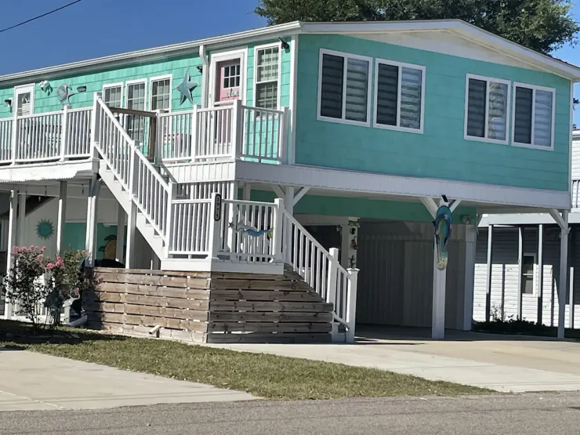 Cool Breeze near the sea! Perfect for a family of 4! Reduced nightly rate! - Image 1