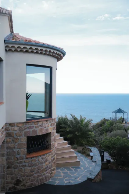 Villa d'exception vue mer avec piscine privée - Image 1