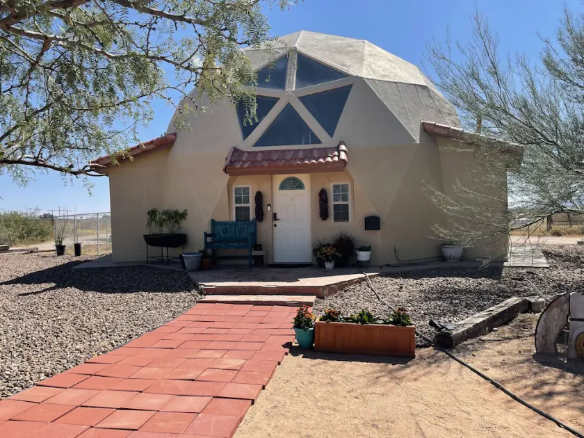 Unique Desert Dome - Stargazing, Mountain Views & Farm Vibe! - Image 1