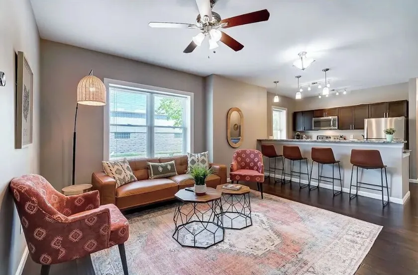 Oakley Square Sleeps 5-Fully Remodeled-Walkable - Image 1