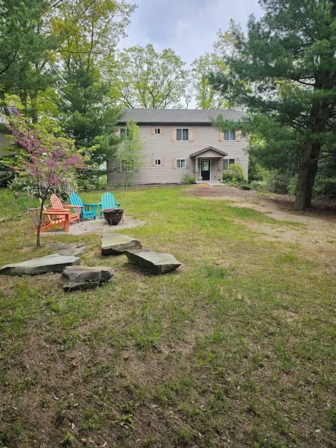 Beautiful  6 bedroom cottage  on Stony Creek and Stony Lake - Image 1