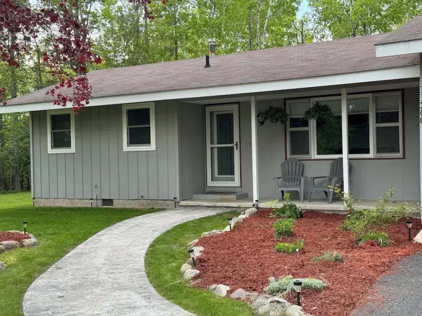 S & K's Mackinaw House - Image 1