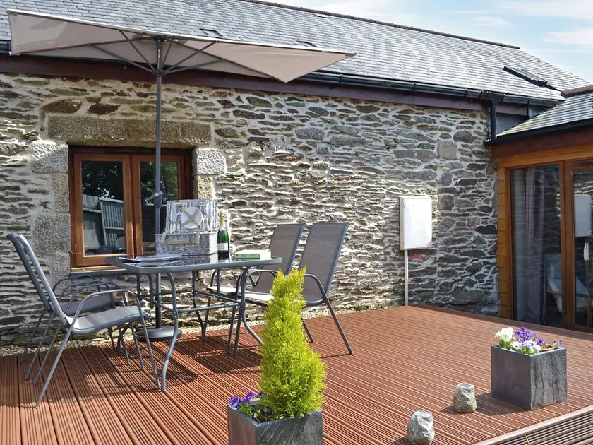 2 bedroom accommodation in Swan Pool, near Falmouth - Image 1