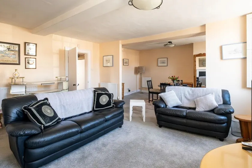 Hill House Apartment - Image 1