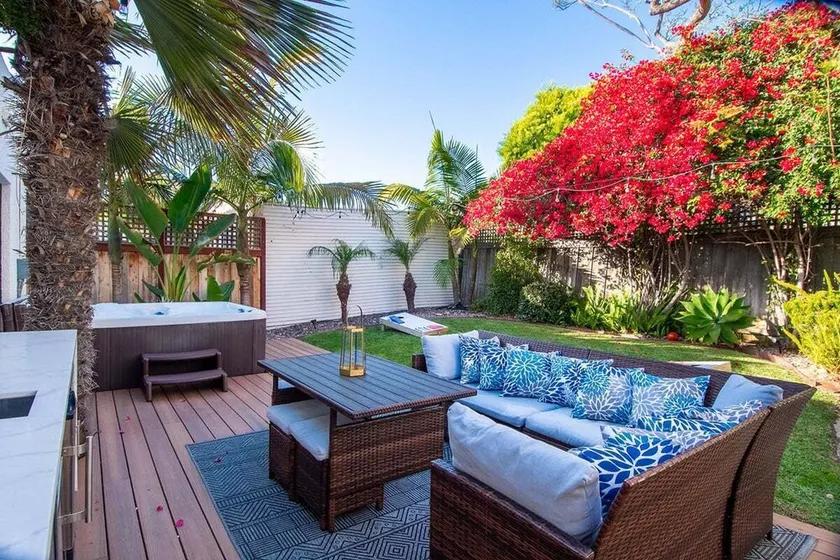 ♦ WHOA!, NEW SEAVIEW OASIS HAS IT ALL - VIEWS ♦ SPA ♦ GAMEROOM ♦ - Image 1