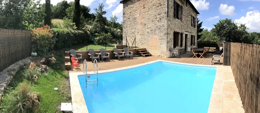 Quiet house with private, secure swimming pool heated from June to September - Image 1