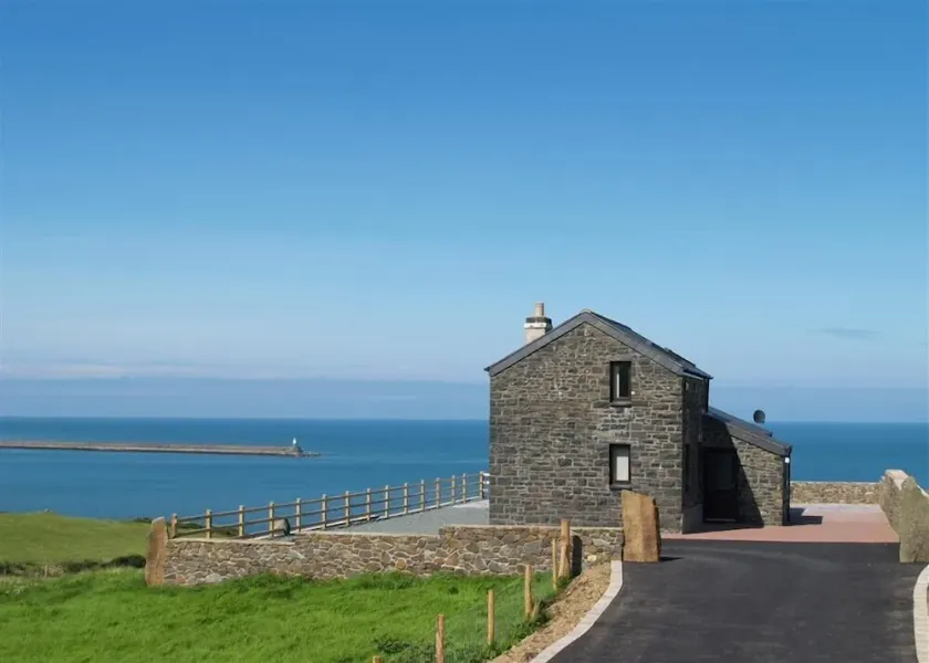 Kabelhytte, FISHGUARD - Image 1