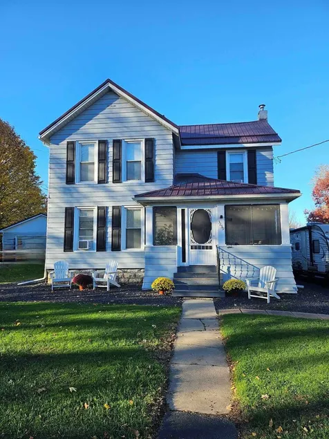 Chapland House 4 Bdrm Getaway in FLX Wine Country - Image 1