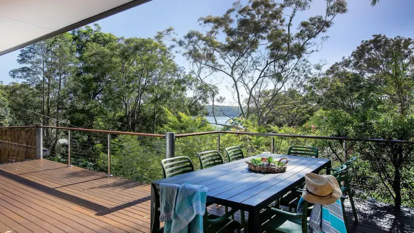 Bay Views, beautiful beaches and stunning bush walks in Bouddi National Park - Image 1