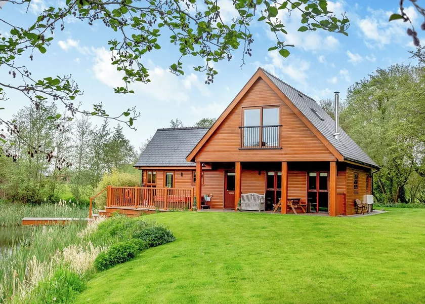 3 bedroom accommodation in Anglesey - Image 1