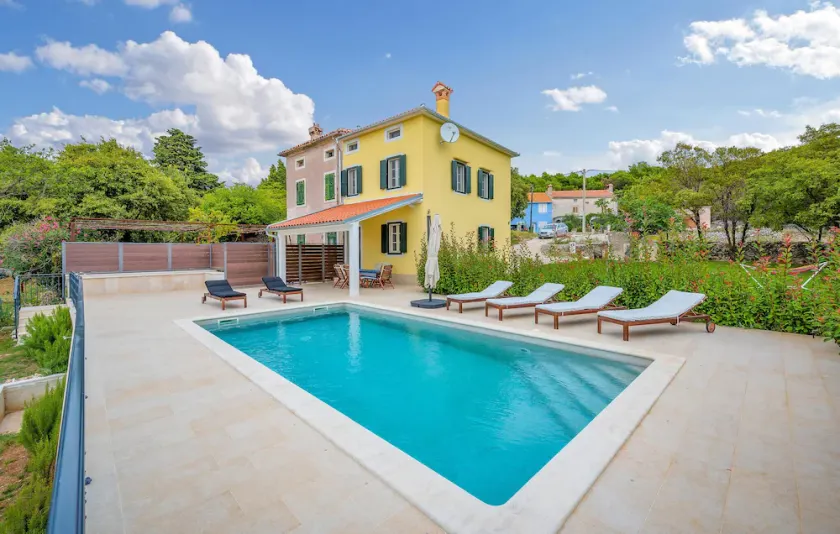 Awesome home in Koromacno - Image 1