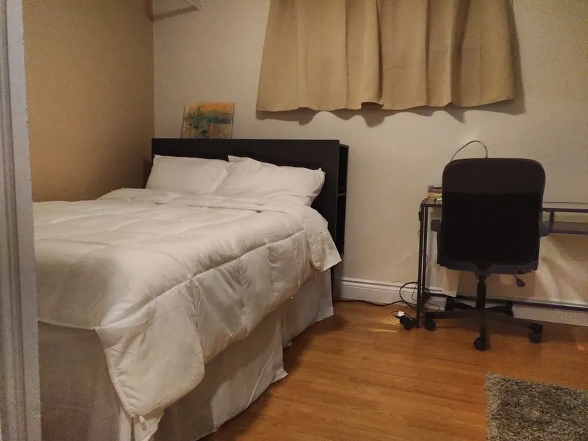Toronto vacation home in North York with free parking (minimum 28 days stay) - Image 1