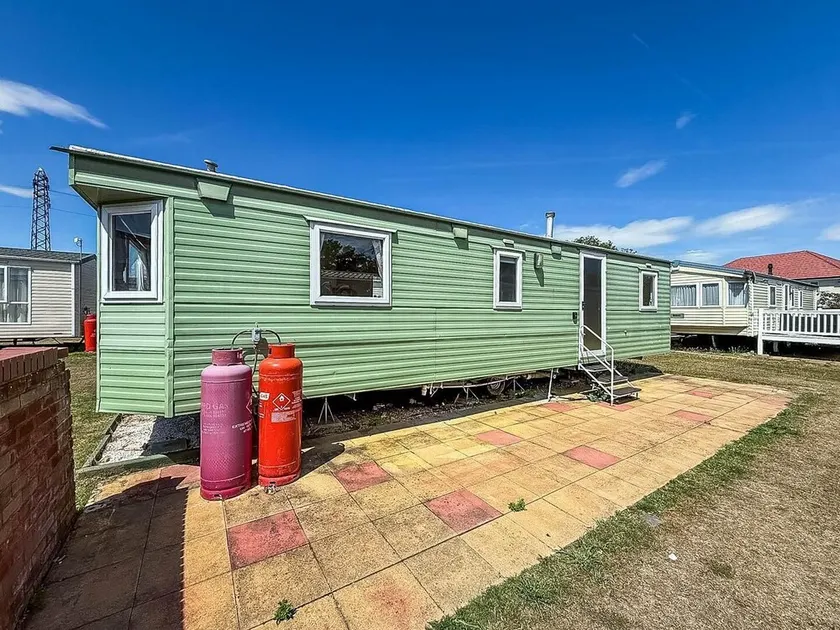 Great Caravan At Valley Farm Holiday Park, Essex Ref 46583V - Image 1