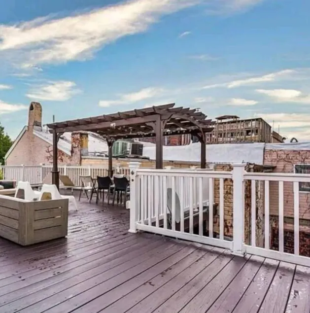 Beautiful Luxury waterfront Property,clean,Fully sterilized,Family oriented. - Image 1