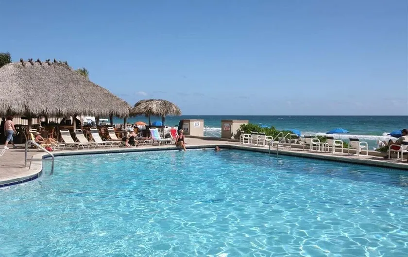 Luxe Beach Resort -No resort fee- Cozy 1 bedroom -Large Pool-Sleeps 7 - Image 1