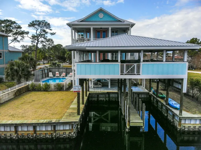Pet Friendly, Boaters Paradise, 2 Boat Slips, Covered Outdoor Kitchen & Pool - Image 1