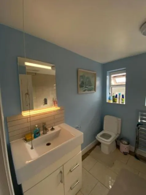 Immaculate 2-Bed Apartment in Isleworth by river - Image 1