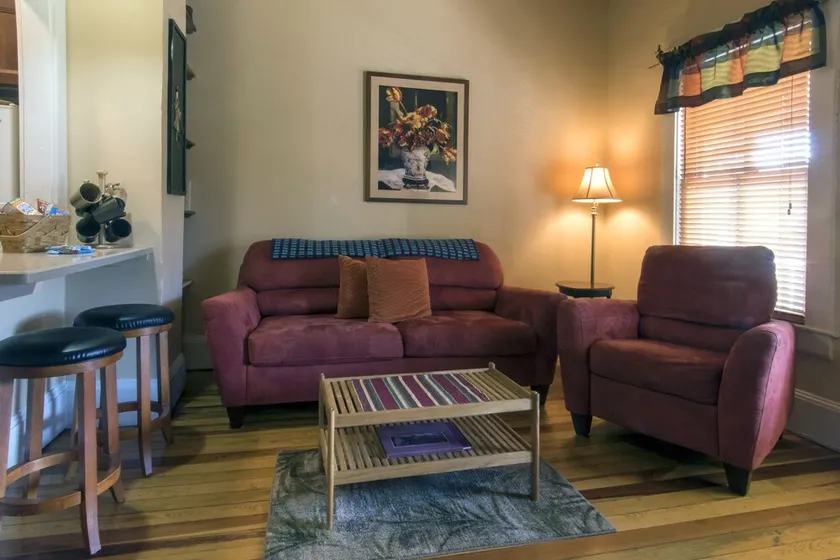 Orient Point Suite at the Calhoun House Inn & Suites - Image 1
