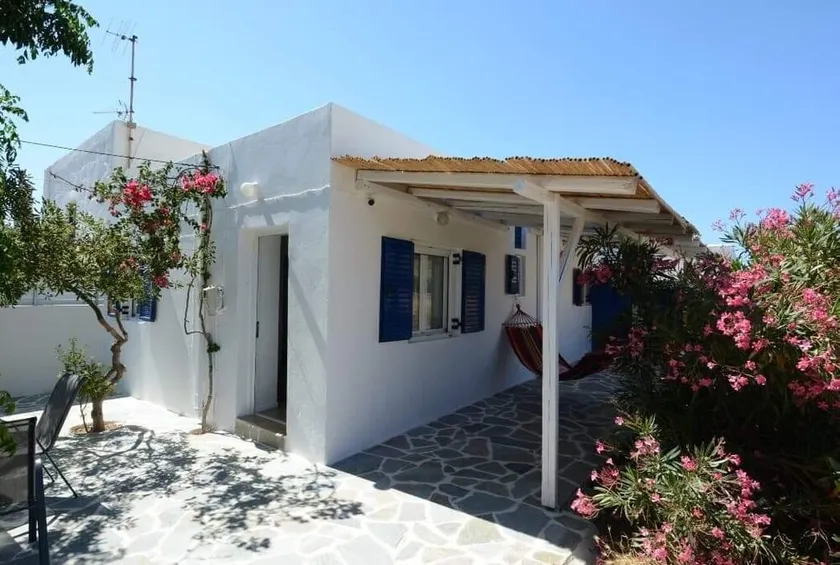 Quite and comfortable  house, 5 minutes from Naoussa and her beautifull beaches - Image 1