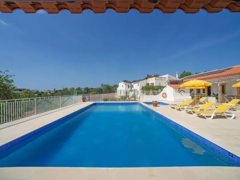 Smuk lejlighed i villa for 3 gæster med WIFI, klimaanlæg, pool, TV og terrasse - Image 1