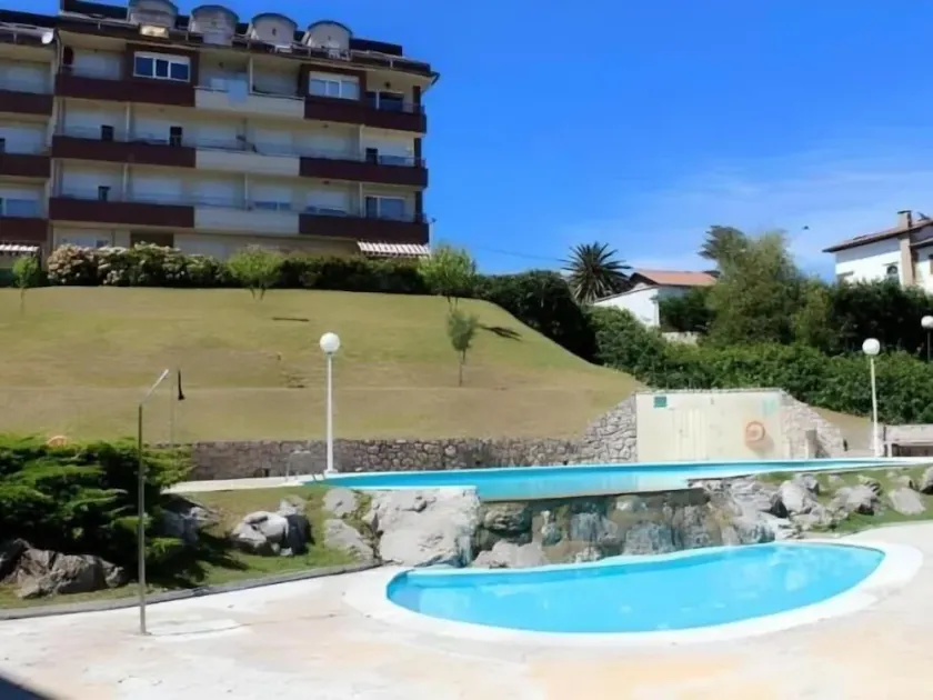 Suances con garaje privado, piscina , pie de playa - Image 1