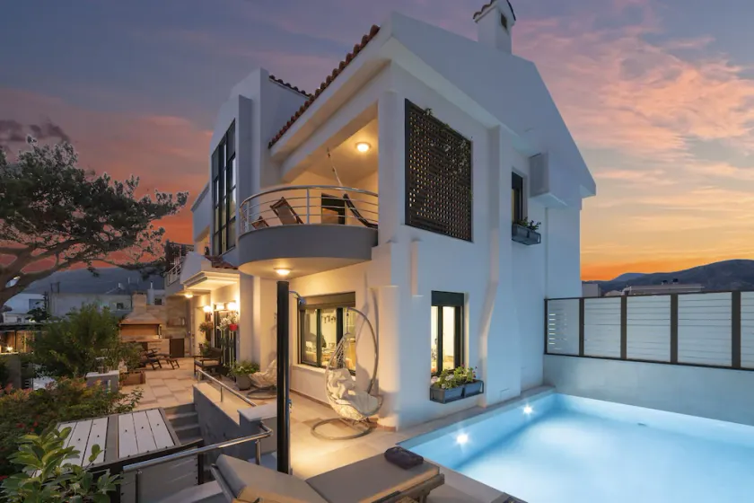 Deluxe 4 bedroom villa with loft next to beach - Image 1