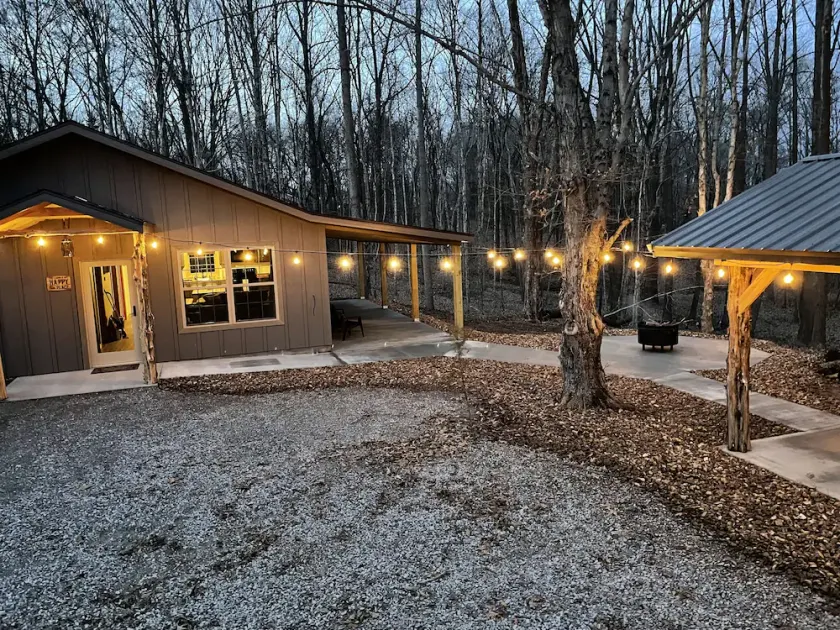 Brand new cabin in the woods with hot tub  1/2 mile from Starview Winery - Image 1