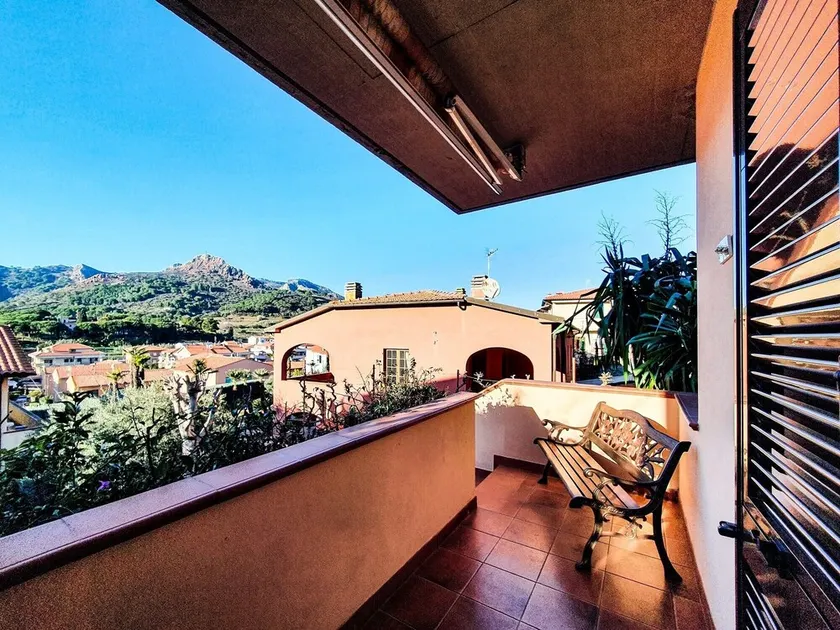 Apartment 'Il Porto' Near the Beach with Balcony, Terrace & Garden - Image 1