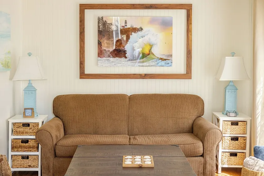 The HollyHock Cottage - a coastal themed beach getaway - Image 1