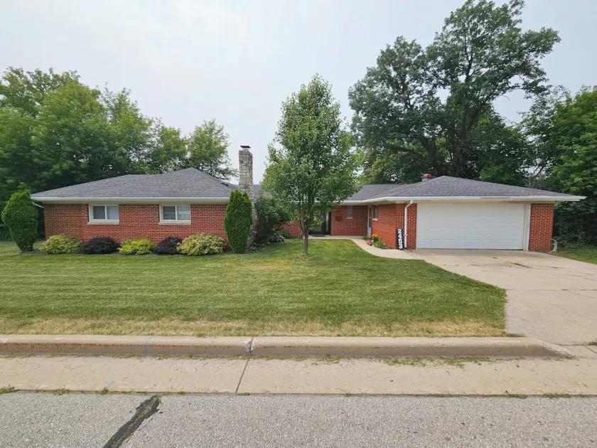 Beautiful House overlooking the city of Green Bay - Image 1