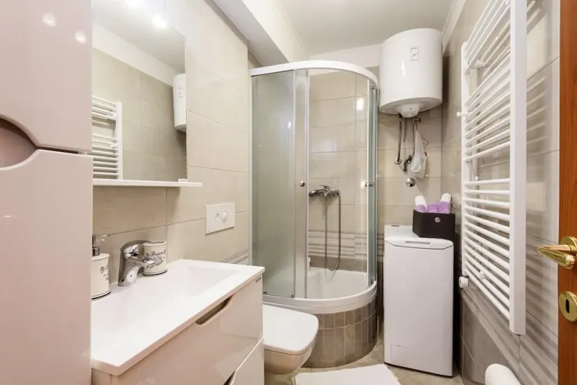 Apartment Jadranka with Sea View in Rogotin - Image 1