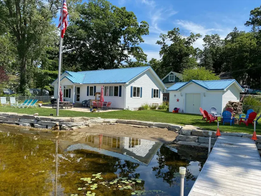 Lake Front Blue Turtle Cottage on Patterson Chain of 7 Lakes 3BR, 1.5BA - Image 1