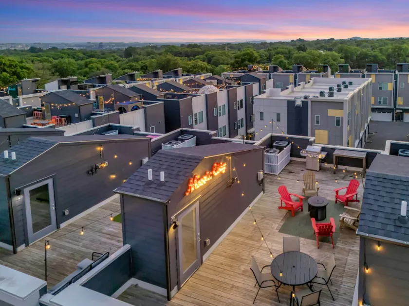 Rooftop Deck Grill Ping Pong Near Downtown Nashville - Image 1