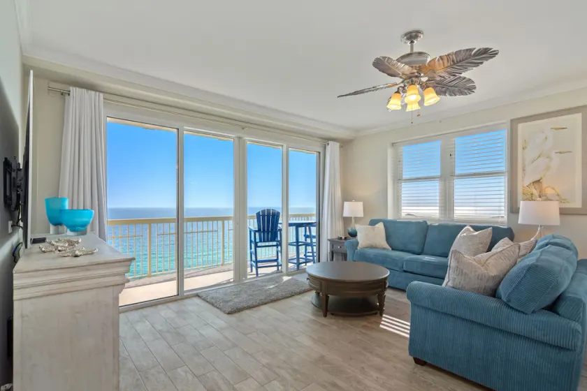 NOUVELLE LISTE!  3 lits KING!  3 BR'S 3 BA Condo rénové! Service de plage gratuit🌴 - Image 1