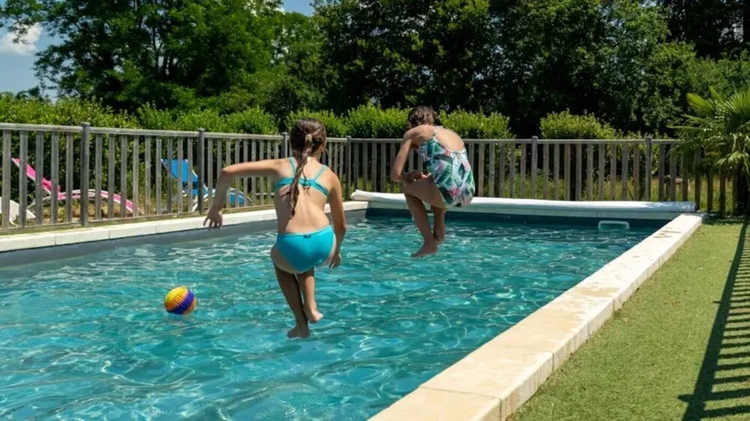 ZEcamping piscine chiens acceptés roulotte BBQ 18m2 3 pers - Image 1