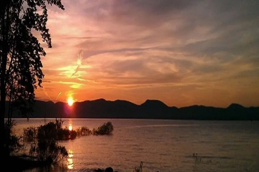 Lake house, w/boat launch. Tons of Winter/Summer activities - Image 1