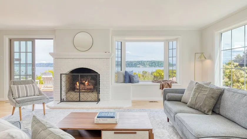 Colonial Bluff House Above the Sea by Avantstay - Image 1