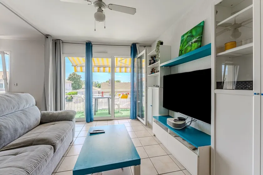 Apartamento 'Proche Plage Parentis' con terraza privada y Wi-Fi - Image 1