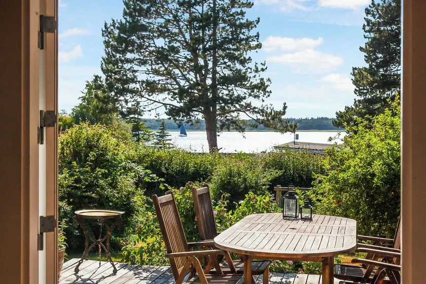 Beautiful summer house with a magnificent view - Image 1