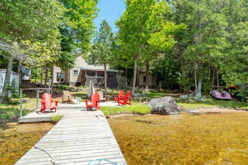 4 season ★ Muskoka Cottage ~ Beach ~ 5 Beds ~ Arrowhead~ North of Hunstville - Image 1
