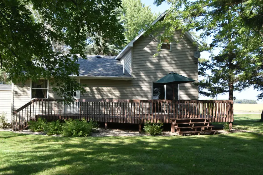 Country home near Loon Lake Golf Course, Jackson County Parks and Spirit Lake,IA - Image 1