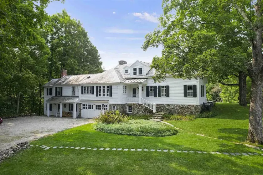Super Private Estate w/ Guest Cottage Near Center - Image 1