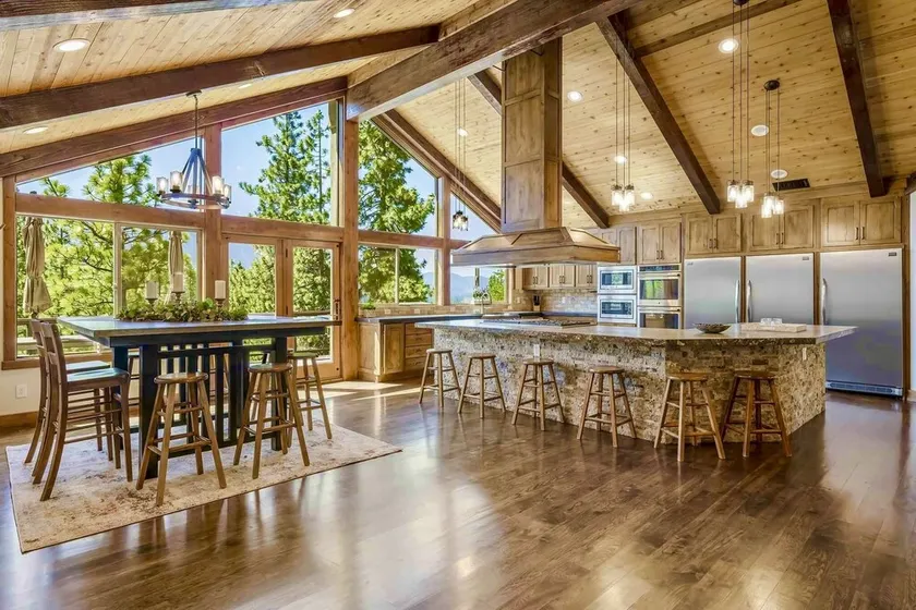 9BR Tahoe Villa, Hot Tub-Sauna-Gym-Game Room LX33 - Image 1