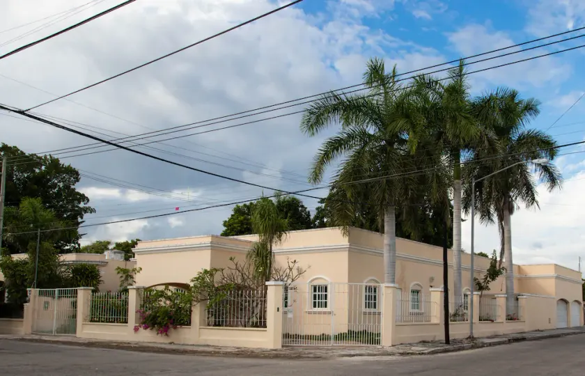 Santa Catalina Boutiquehaus - Image 1